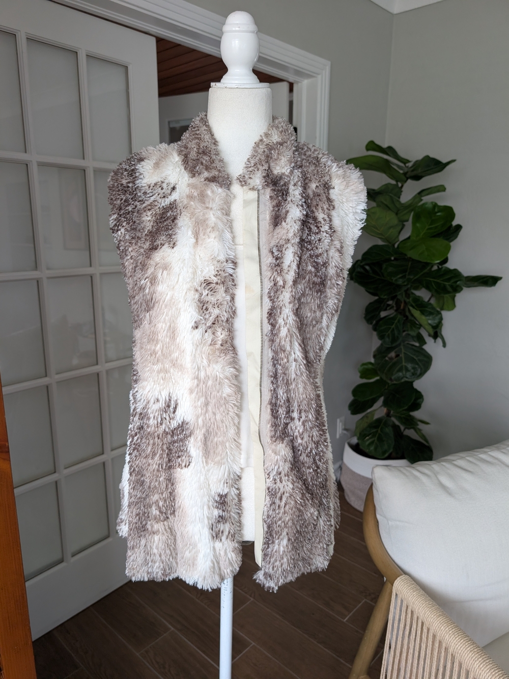 Cabi Faux Fur Vest - Neutral Taupe/Beige XS